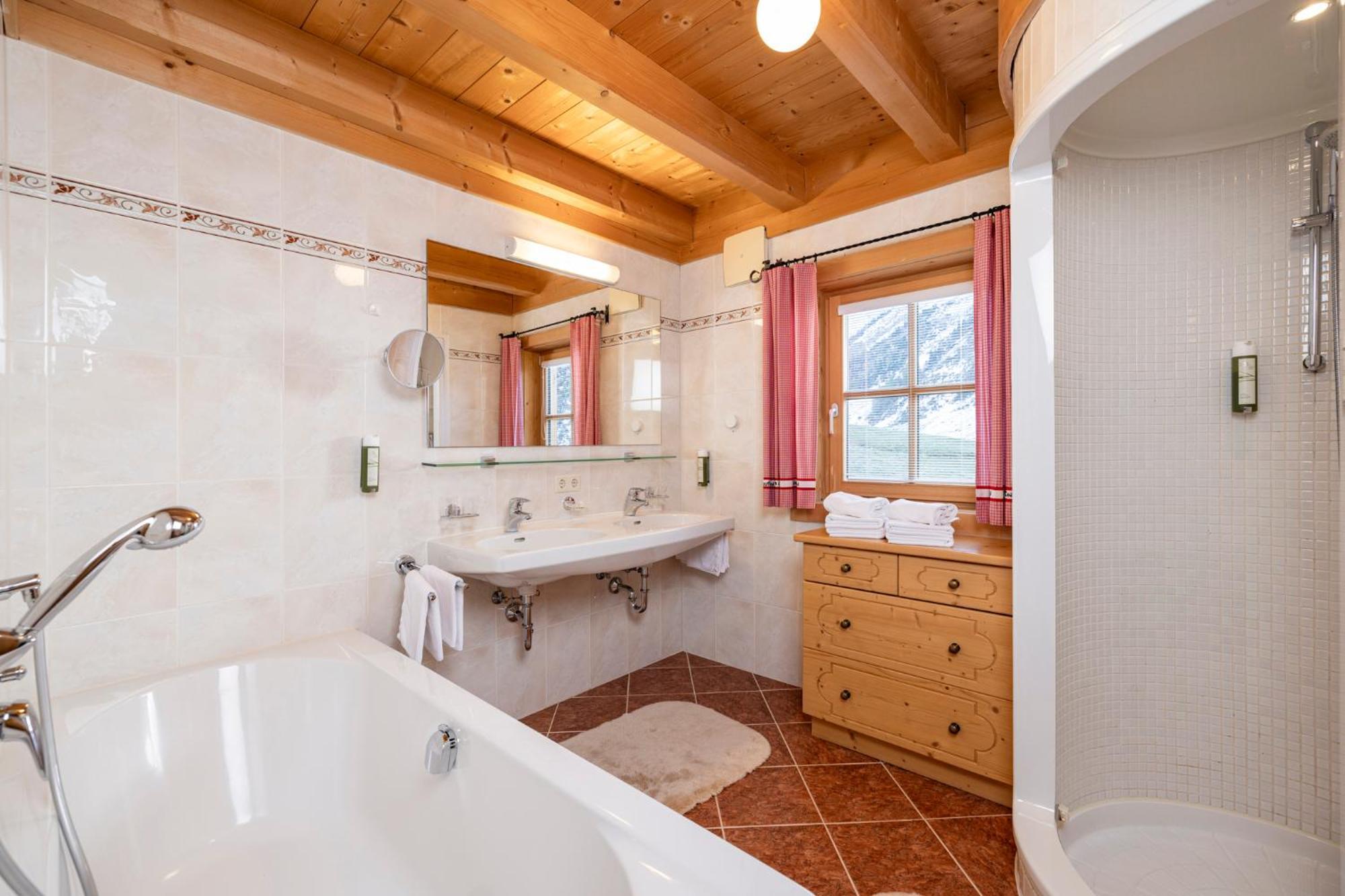 Family Lodge Maximilian Тукс Экстерьер фото